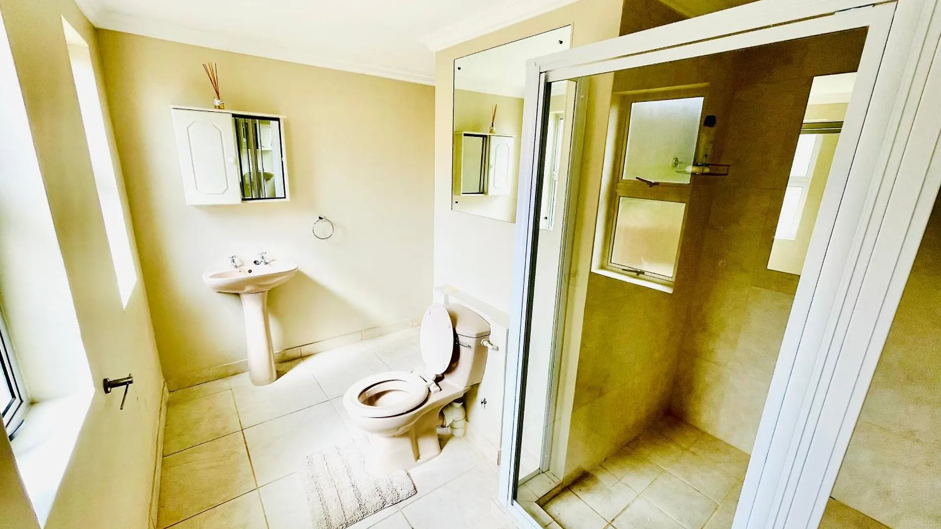 Villa Hotel Vibes Cape Town Plattekloof