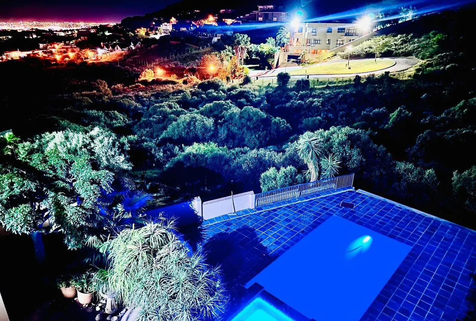 Villa Hotel Vibes Cape Town Plattekloof